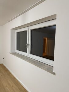 Alte Fenster durch neue ersetzt
