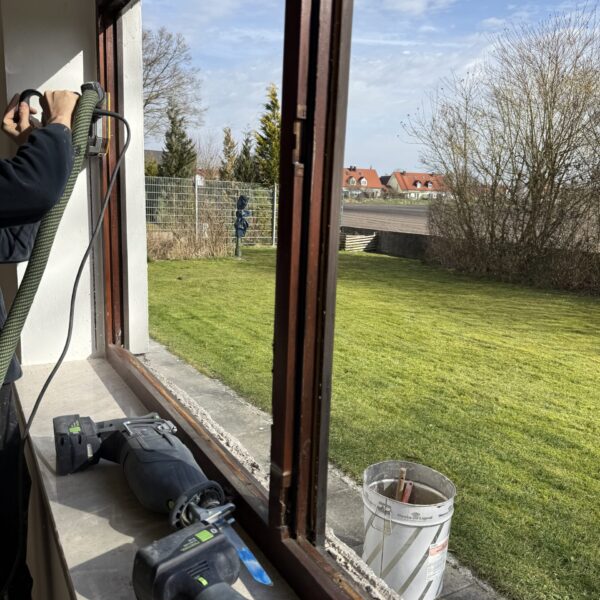 Altes Fenster wird entfernt